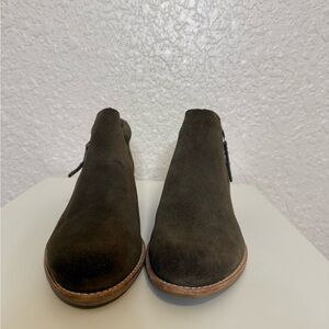 Brand: Steve Madden / Style: Tobll Olive Suede / Size: 5.5 M